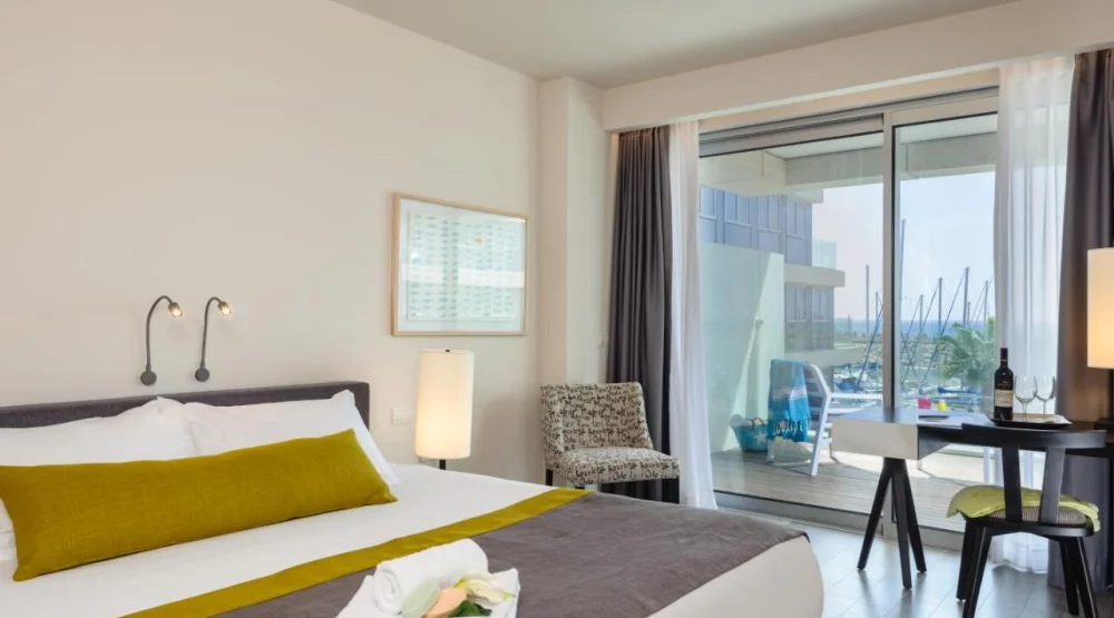Executive Double Room with Pool View and Balcony at Herods Herzliya