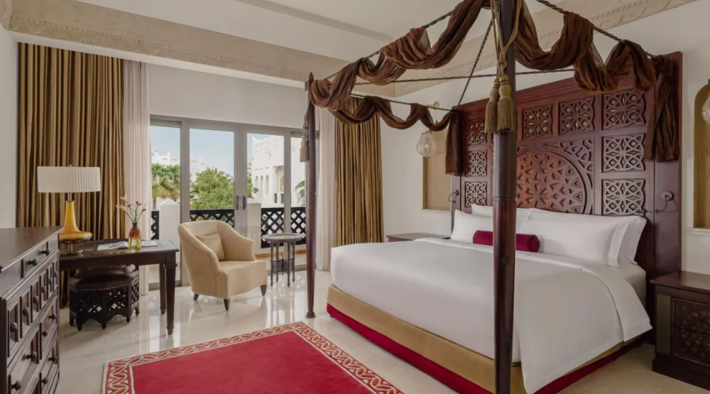 Deluxe Resort View Room, Guest Room, One King at Sharq Village & Spa a Ritz-Carlton Hotel