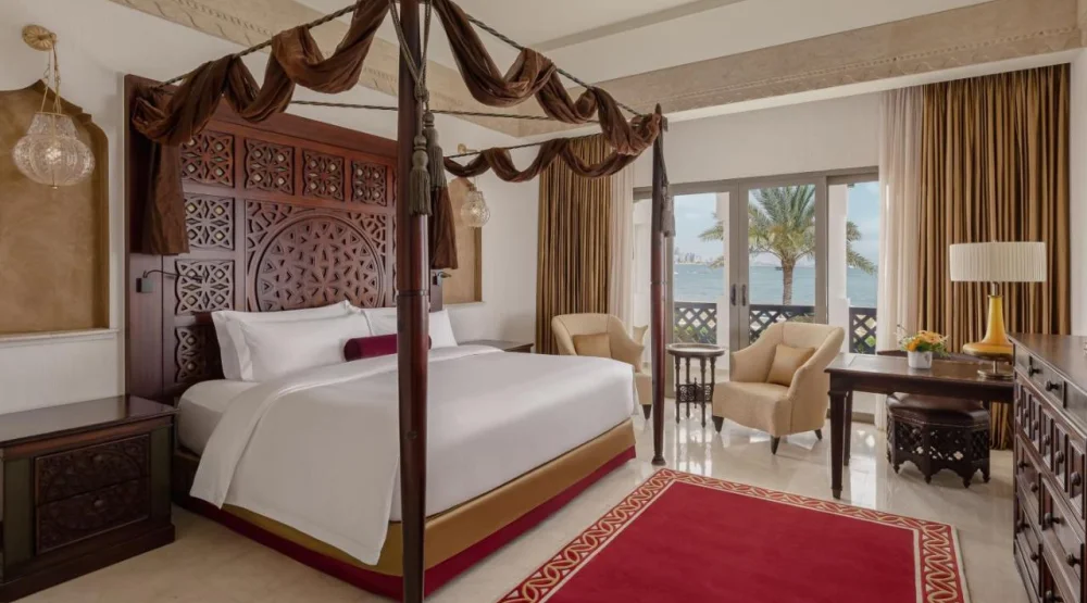 Deluxe Sea View Room, Guest Room, One King, Sea View at Sharq Village & Spa a Ritz-Carlton Hotel