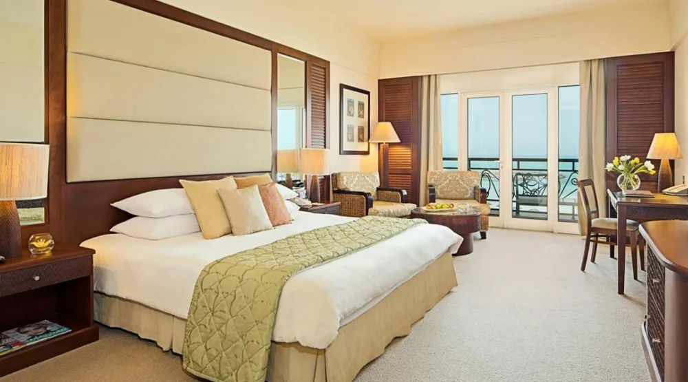 Deluxe King Room with Sea View and Balcony at Danat Jebel Dhanna Resort
