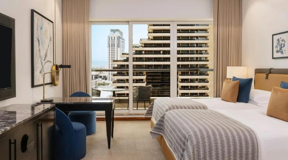 Deluxe Room at Grosvenor House, A Luxury Collection Hotel