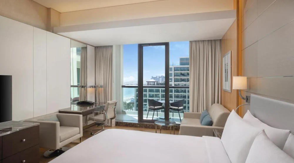 Deluxe King Room with Balcony and Sea View at Hilton Dubai Palm Jumeirah