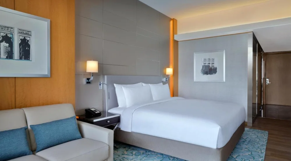 Executive King Room with Sea View and Balcony at Hilton Dubai Palm Jumeirah