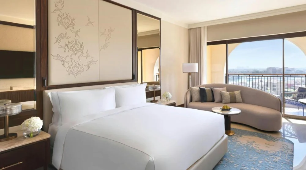 Deluxe King, Guest Room, One King at The Ritz-Carlton Abu Dhabi Grand Canal