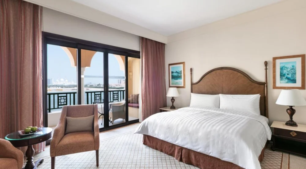 Premier King Room at Shangri La Qaryat Al Beri