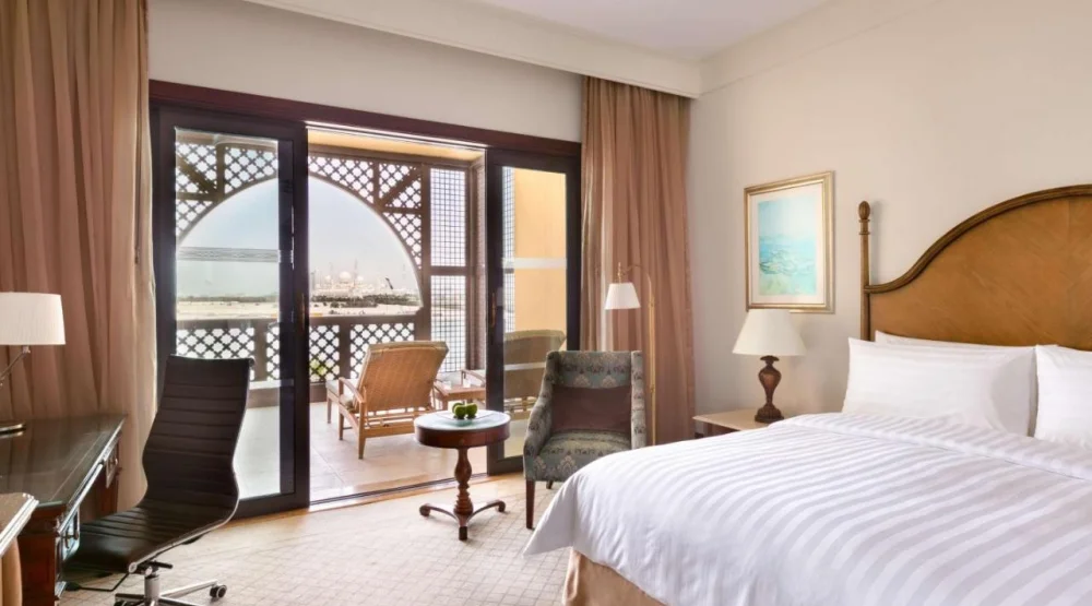 Deluxe King Room at Shangri La Qaryat Al Beri