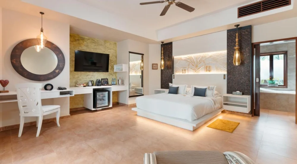 Honeymoon Suite at Le Duc De Praslin & Villas