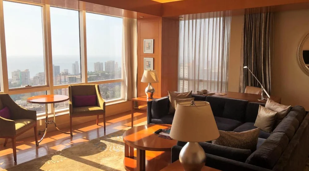 Deluxe Sea View Suite King at Four Seasons Hotel Mumbai