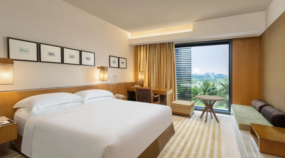 Executive Club, Guest Room, One Queen at ITC Sonar a Luxury Collection Hotel
