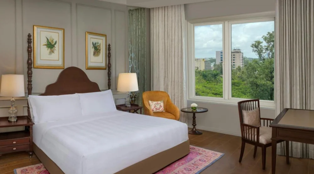 Manor Queen Room at ITC Windsor a Luxury Collection Hotel