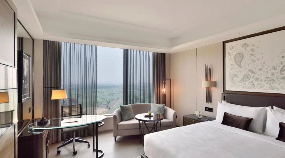 Deluxe King Guest Room at JW Marriott Hotel Kolkata