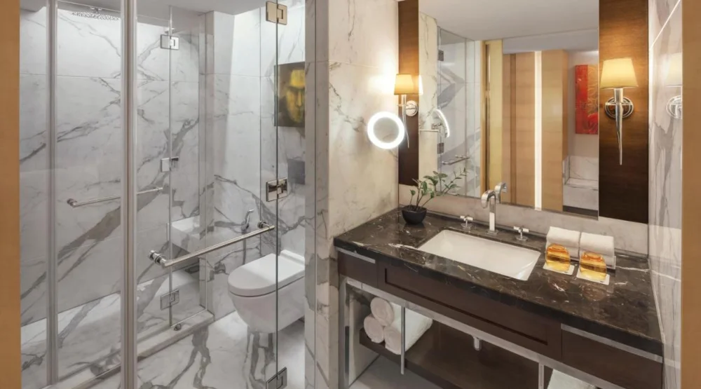 Executive Room, Guest Room, One King , Partial Sea View at JW Marriott Mumbai Juhu