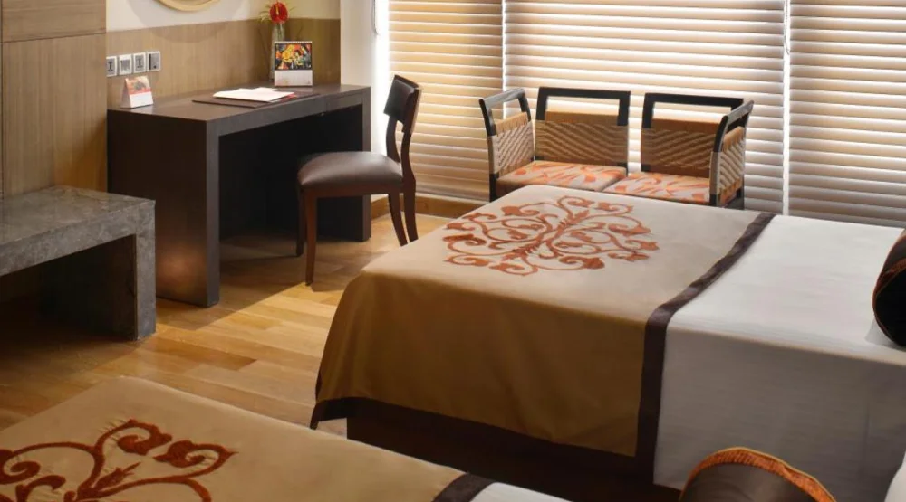 Deluxe Twin Room at The Lalit Great Eastern Kolkata