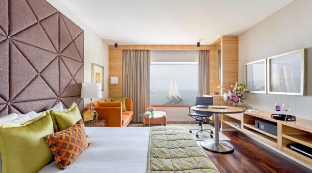 Grande Luxury King Bed at Taj Lands End