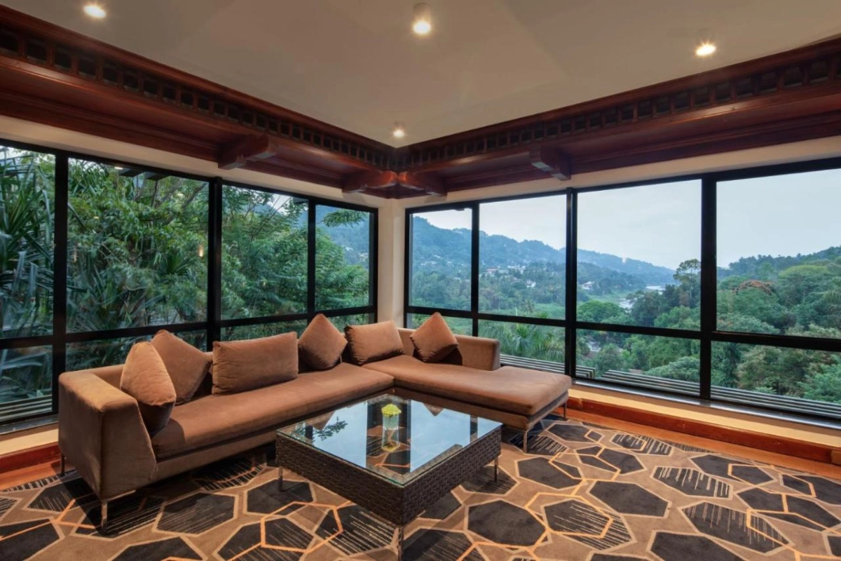 Earl's Regency - Hotel Photo 11