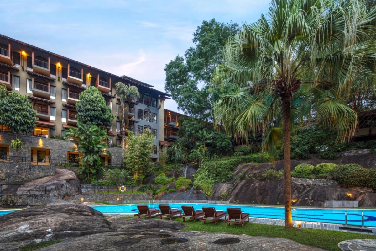 Earl's Regency - Hotel Photo 16