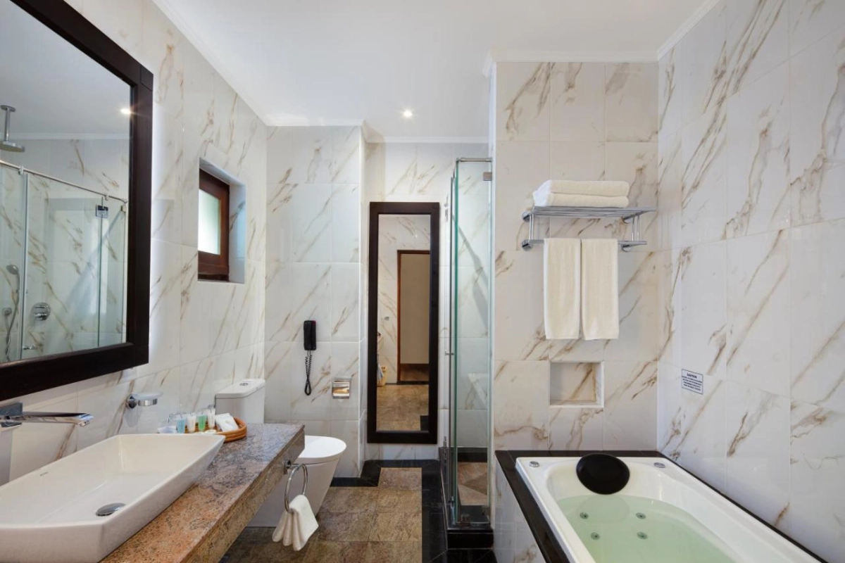 Earl's Regency - Hotel Photo 21