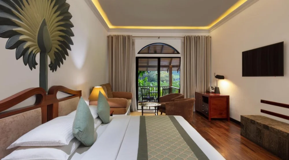 Deluxe Room at Earl's Regency