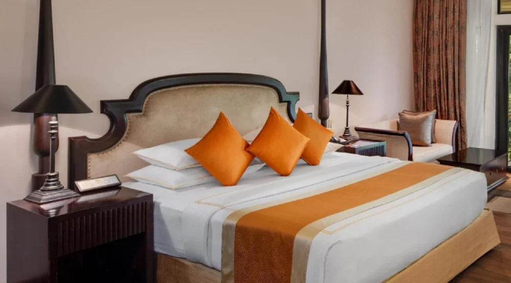 Luxury King Room at Earl's Regency