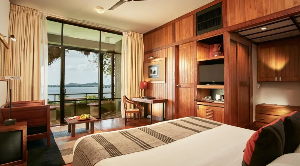 Deluxe King Room at Heritance Kandalama