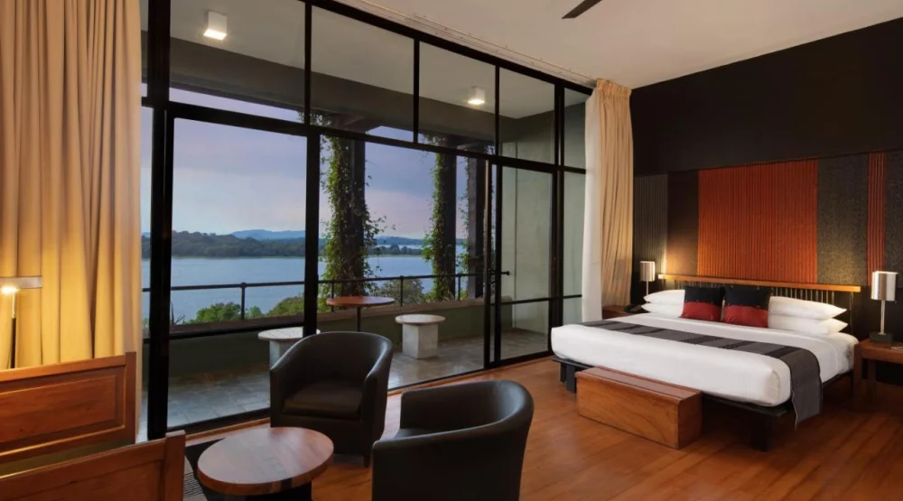 Luxury Panoramic Twin Room at Heritance Kandalama