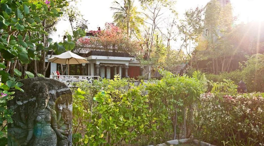 Beachfront Suite - Puri Dadap Merah at Hotel Tugu Lombok