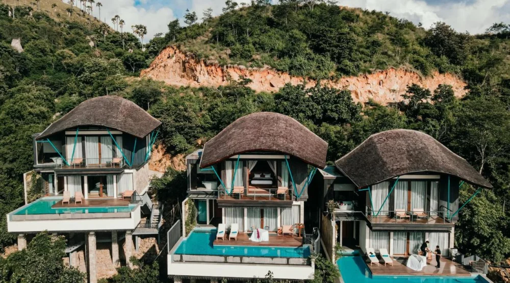 Hanging Pool Residence at Plataran Komodo Resort & Spa