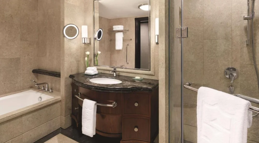 Deluxe King Room at Shangri-La Jakarta