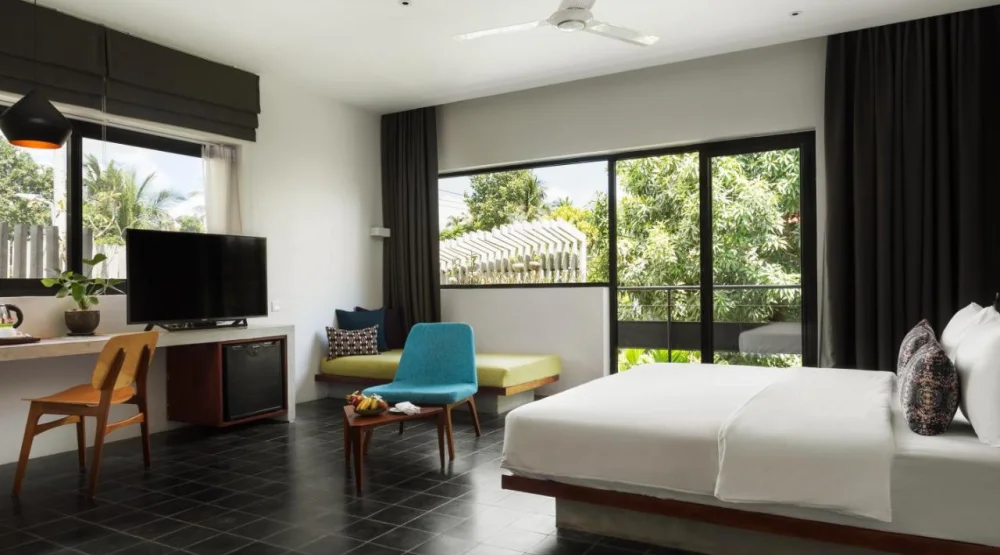 Jacuzzi King Suite with Balcony at Hillocks Hotel & Spa