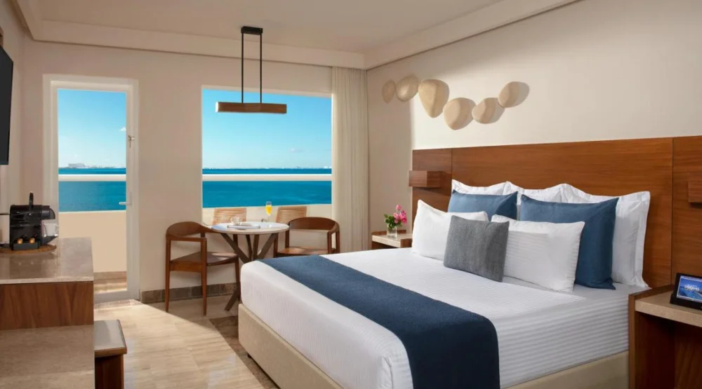 Preferred Club Premium King Balcony Ocean Front at Dreams Sands Cancun Resort & Spa