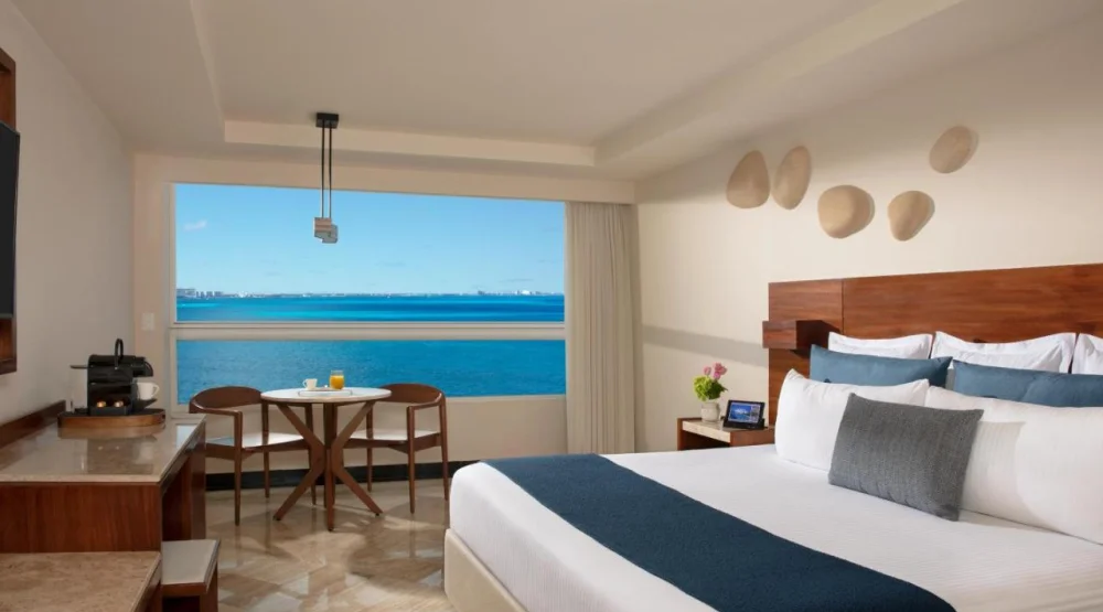 Preferred Club King Ocean Front at Dreams Sands Cancun Resort & Spa