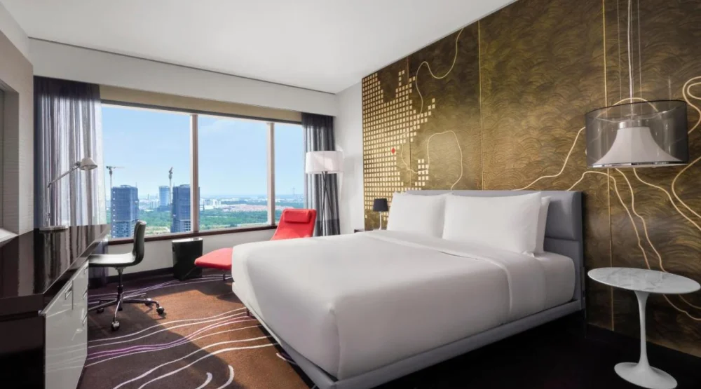 Guest Room, One King at Le Meridien Saigon