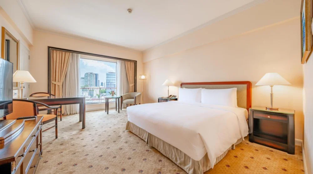 Deluxe King City View at Lotte Hotel Saigon