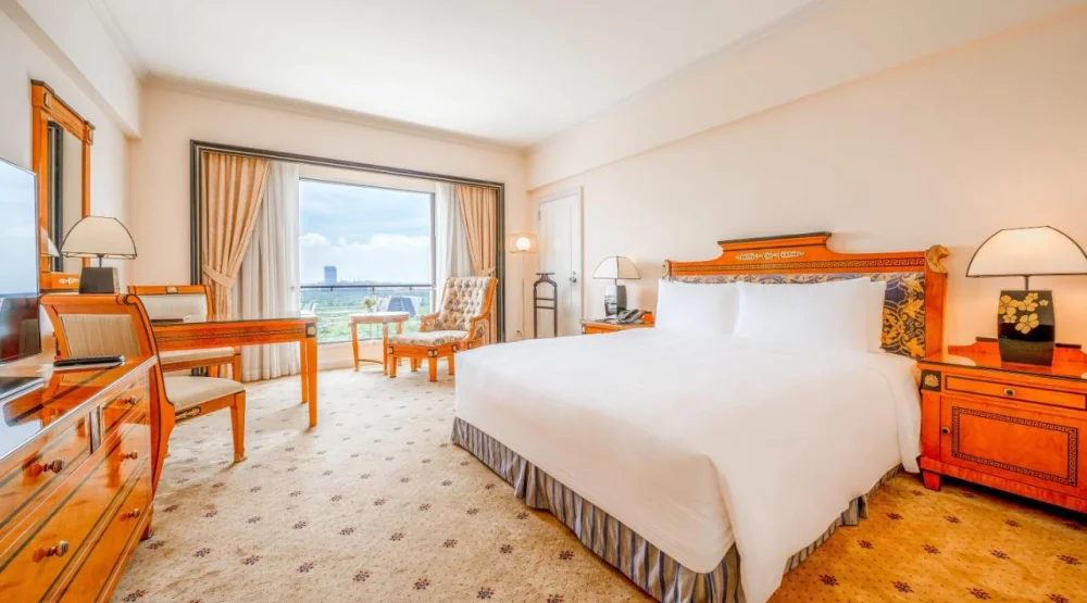 Executive King River View at Lotte Hotel Saigon