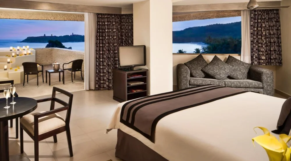 Preferred Club Junior Suite with Hot Tub at Dreams Huatulco Resort & Spa