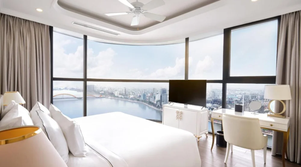 Suite Panoramic Riverview with Balcony and Bathtub at Melia Vinpearl Danang Riverfront