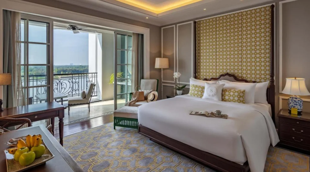 Deluxe King Room with River View at Mia Saigon Luxury Boutique Hotel