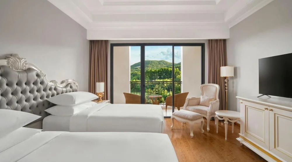 Deluxe, Garden View Twin with Balcony at Nha Trang Marriott Resort & Spa Hon Tre Island