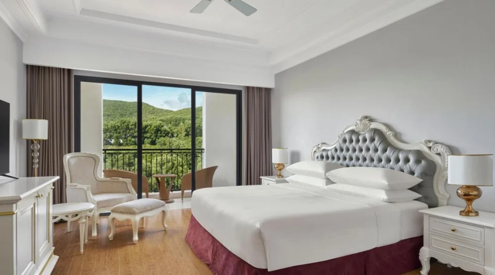 Deluxe, Garden View King with Balcony at Nha Trang Marriott Resort & Spa Hon Tre Island