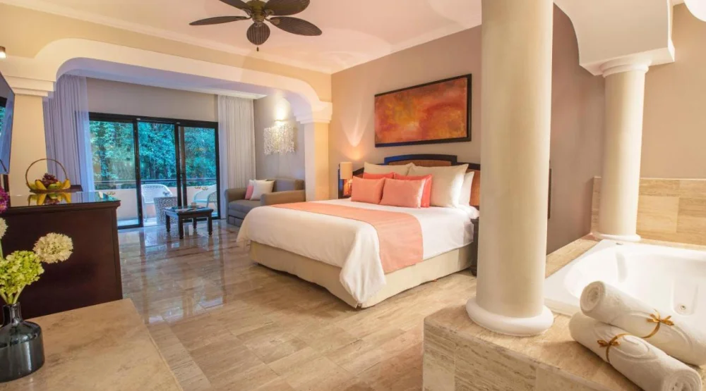 Junior Suite Garden View at Grand Palladium White Sand Resort & Spa