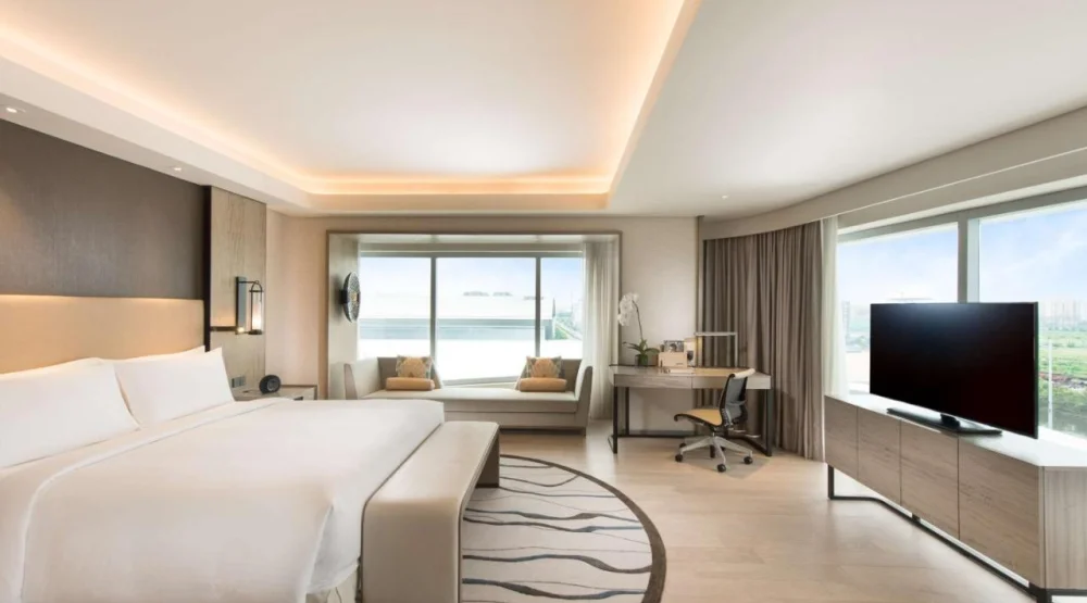 Premier King Room at Conrad Manila