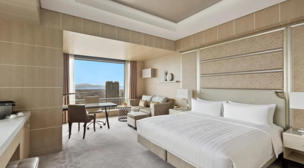 Deluxe King at Shangri-La The Fort Manila