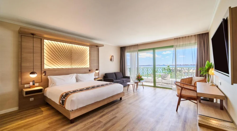 King Room Premier Ocean View at Hilton Hotel Tahiti