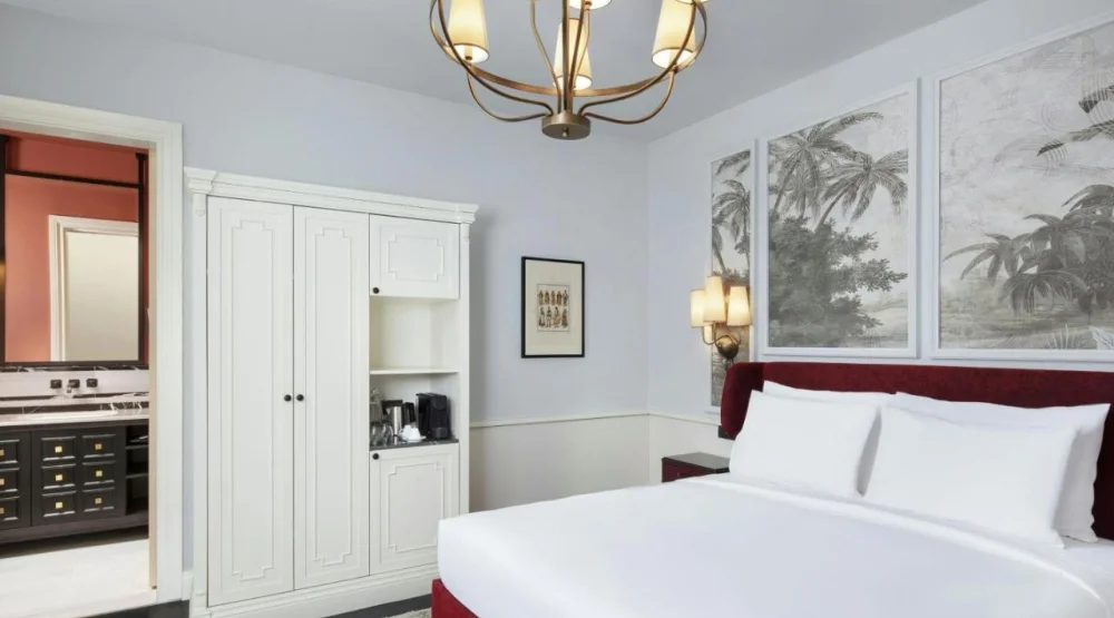 Standard Windowless Queen Room at Adahan DeCamondo Pera Autograph Collection