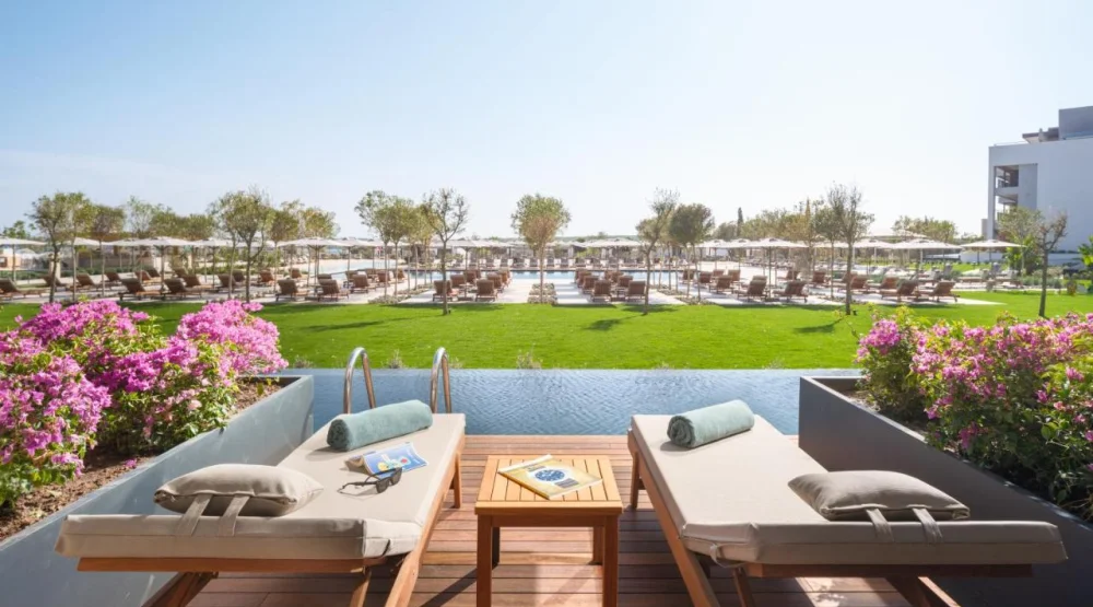 Deluxe Swim-up Room Sea Side (family Zone) at Anda Barut Collection