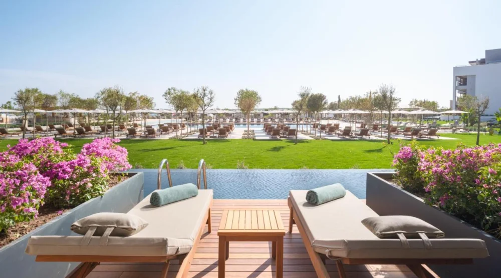 Deluxe Swim-up Room Sea Side (community Zone) at Anda Barut Collection