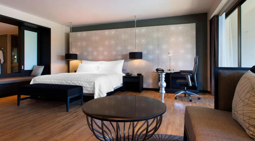 Grande Deluxe Terrace, Larger Guest Room, One King, Balcony at Le Meridien Chiang Rai Resort