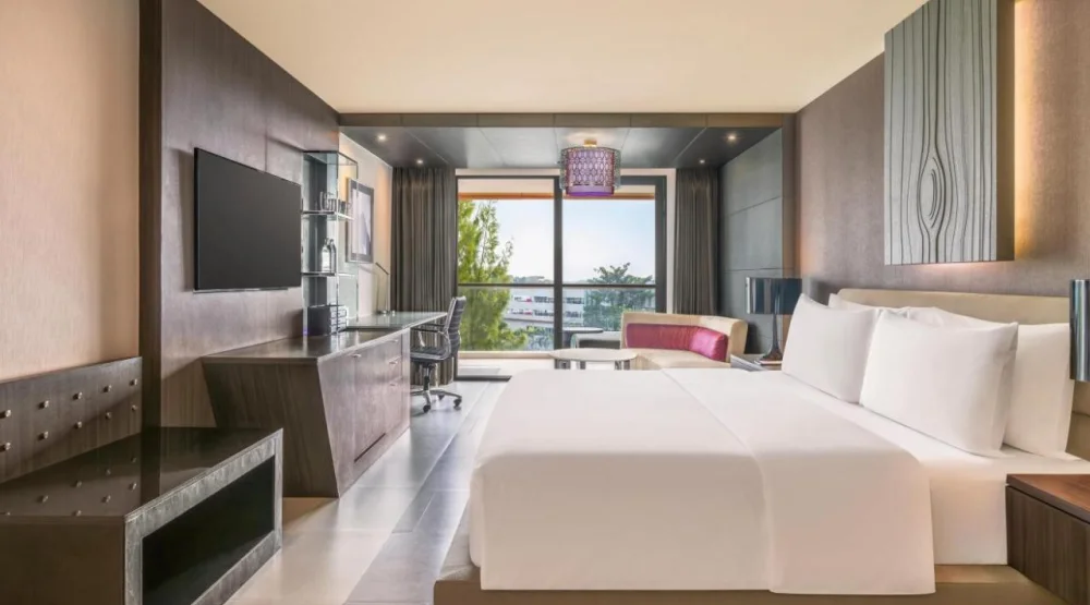 Deluxe King Room at Le Meridien Suvarnabhumi
