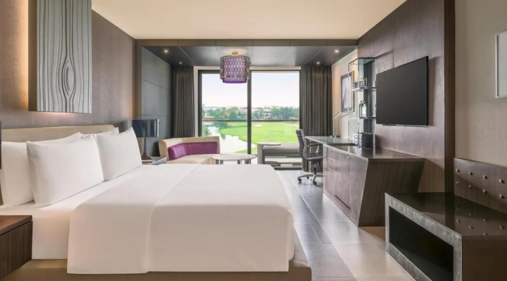 King Deluxe Room with Golf View at Le Meridien Suvarnabhumi