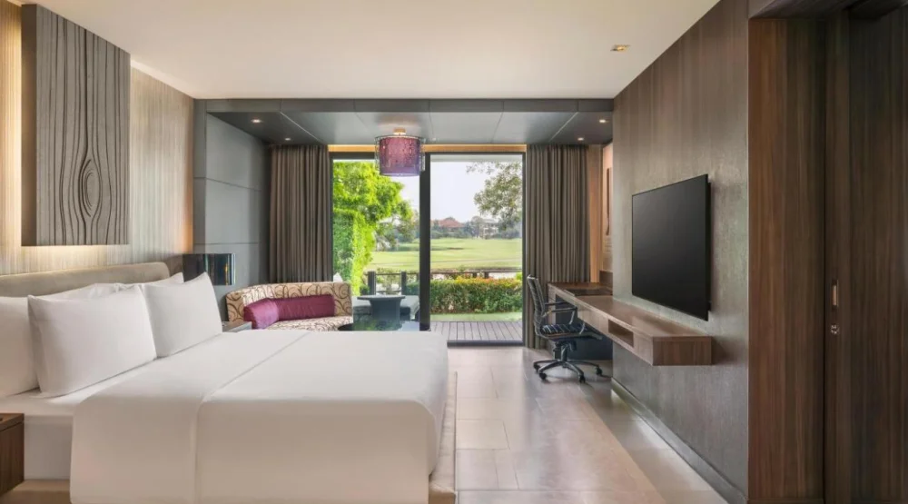 King Premium Suite with Garden Terrace at Le Meridien Suvarnabhumi